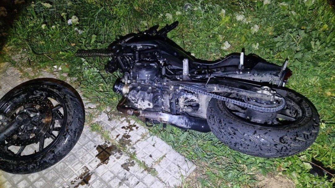 Moto accidentada en Gavà al hacer el caballito