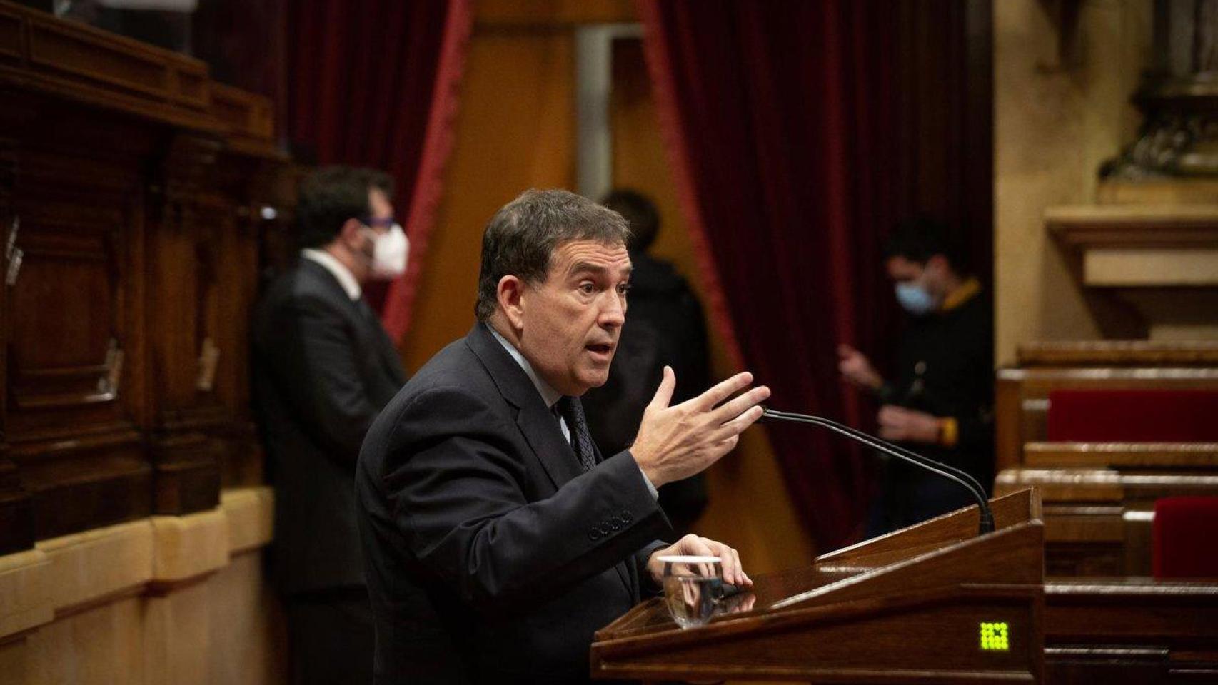Archivo de Jaume Alonso-Cuevillas durante una intervención en el Parlament