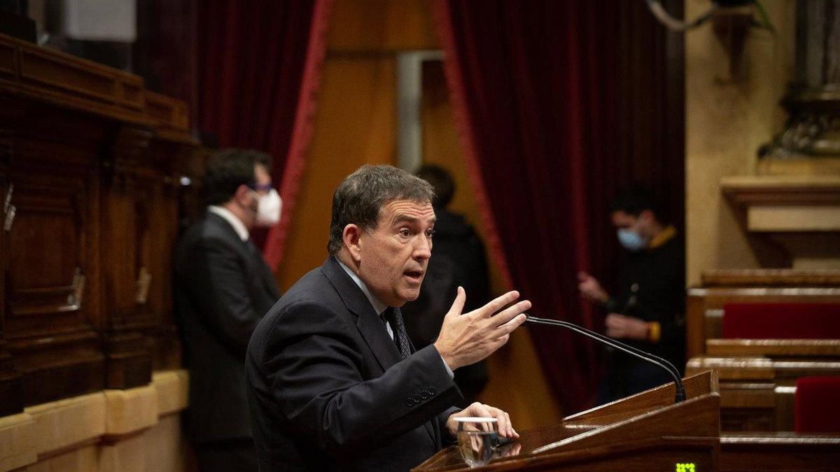 Archivo de Jaume Alonso-Cuevillas durante una intervención en el Parlament