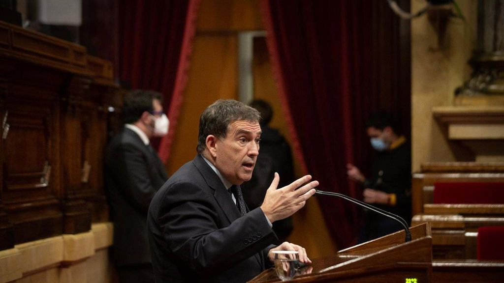 Archivo de Jaume Alonso-Cuevillas durante una intervención en el Parlament