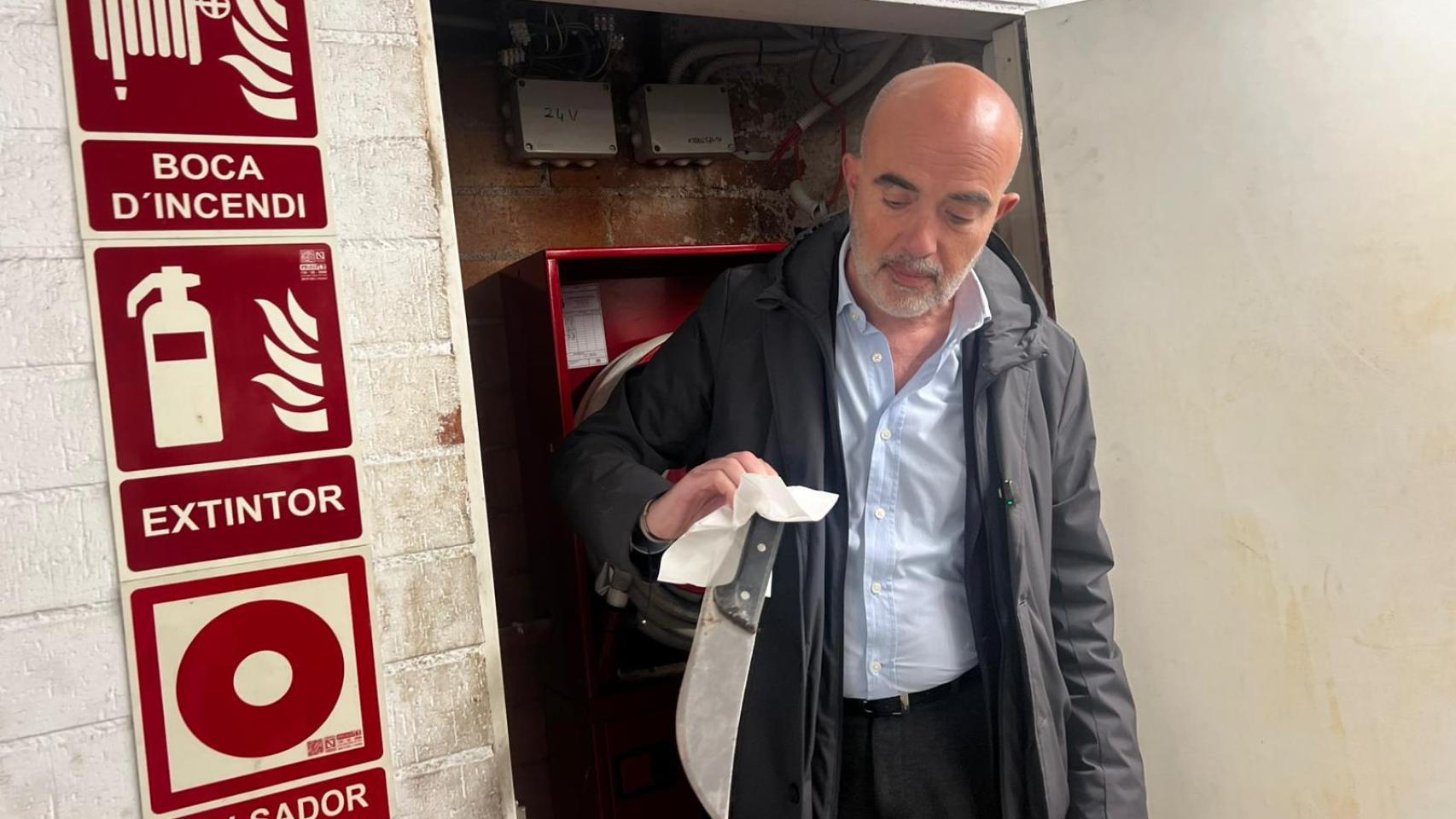 El líder del PP en Barcelona, Daniel Sirera, durante su visita en la salida de emergencia Vall d'Hebron-Taxonera