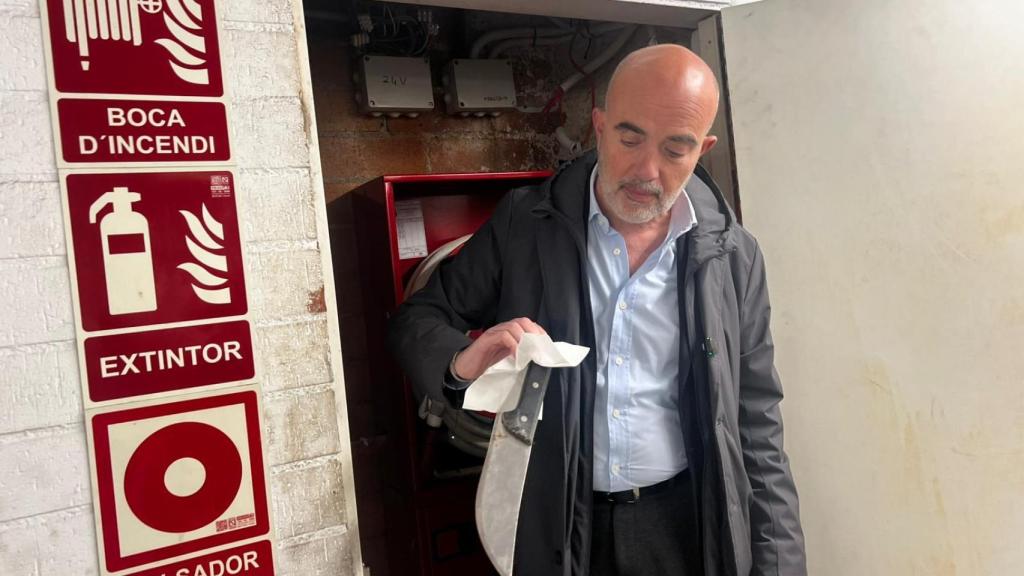 El líder del PP en Barcelona, Daniel Sirera, durante su visita en la salida de emergencia Vall d'Hebron-Taxonera