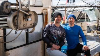 A bordo con Marc (26) y Wilco (25), pescadores del puerto de Mataró: "El día empieza a las 4:30 y es duro, pero es un orgullo apostar por el oficio" 
