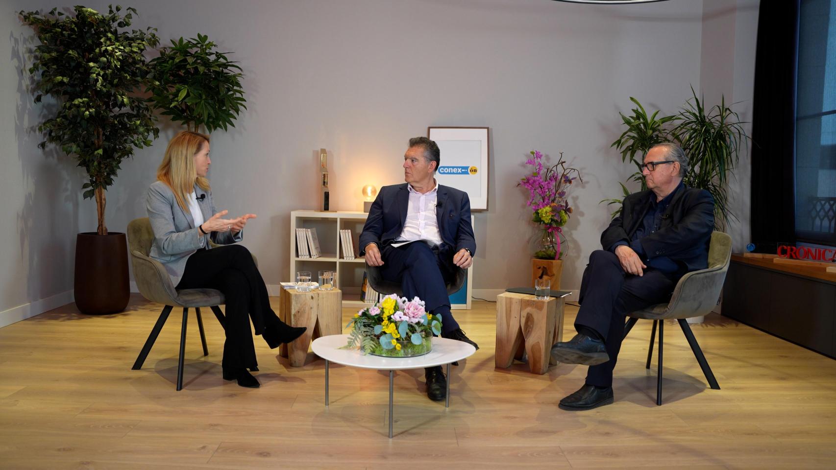 Maria Eugènia Gay, Pau Solanilla y Jordi Pardo, en la conversación en 'Metrópoli' organizada con Harmon