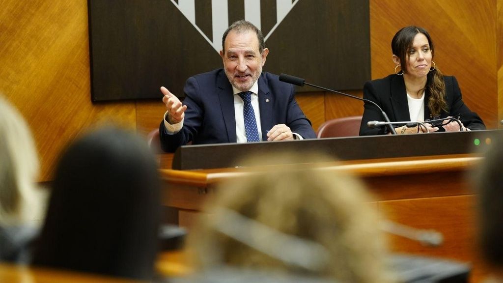 El conseller de Justícia i Qualitat Democràtica, Ramon Espadaler, i l'alcaldessa de Sabadell, Marta Farrés