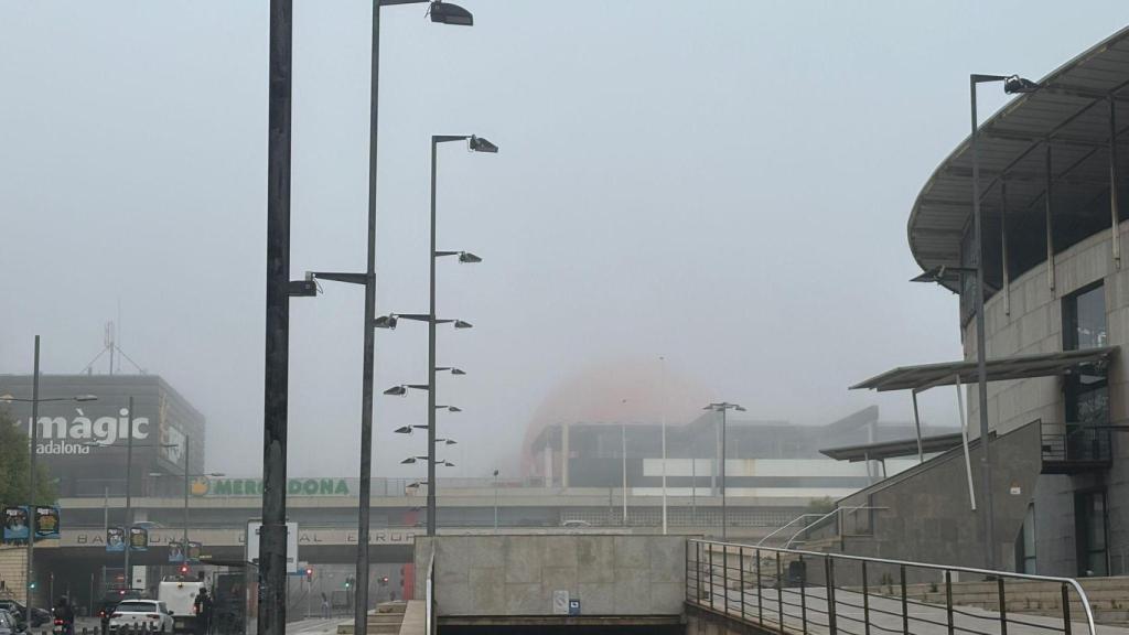 Niebla a primera hora de este jueves, 9 de abril, en Barcelona