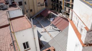 Pesadilla urbanística en el Raval: denuncian un edificio 'fraudulento' con 20 'pisos ilegales' construido en dos patios interiores