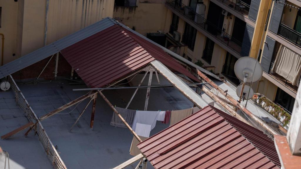 Edificio presuntamente 'ilegal' ubicado en dos patios interiores de la calle Erasme de Janer, en el Raval