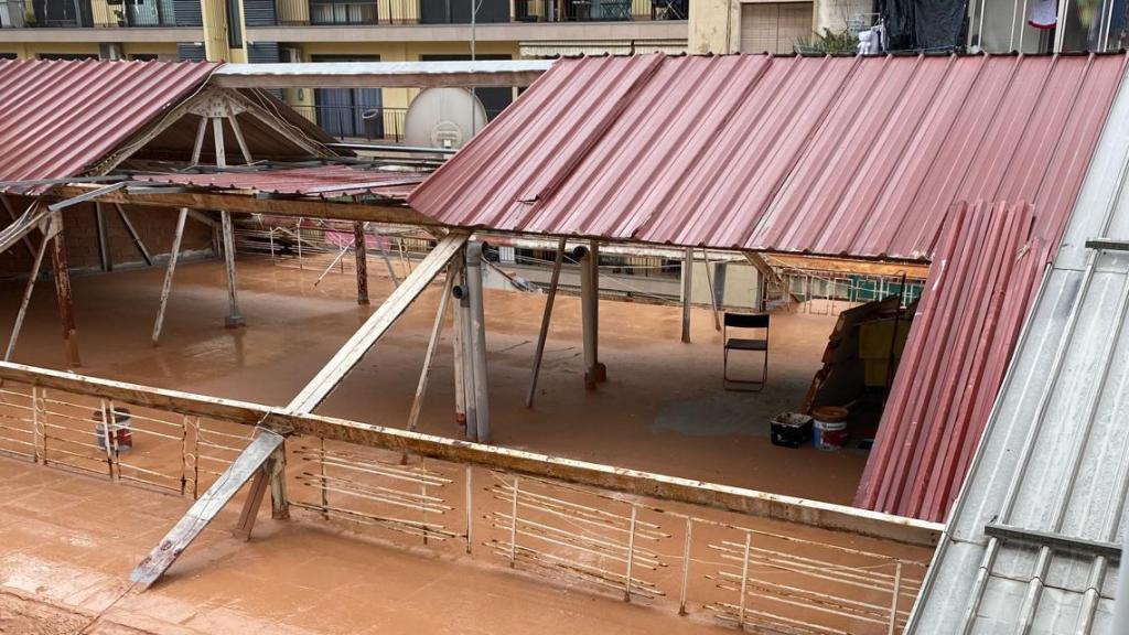 Edificio presuntamente 'ilegal' ubicado en dos patios interiores de la calle Erasme de Janer, en el Raval