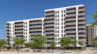 Los vecinos de Llevant en Viladecans estallan contra la promotora Premier por las deficiencias en viviendas: "Basta de mentiras"