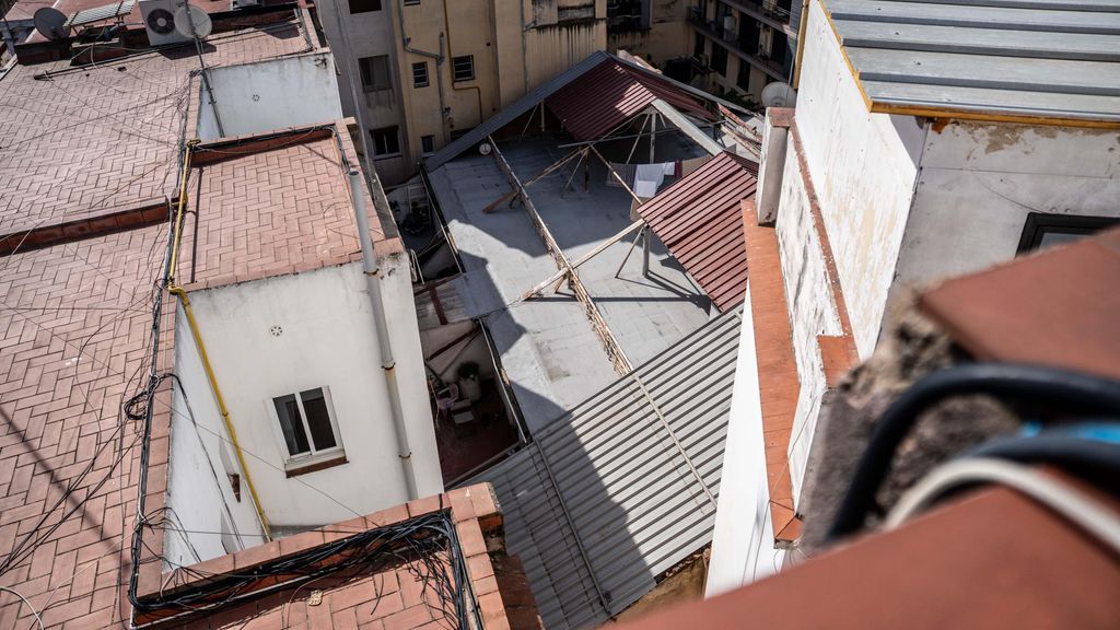 Edifici presumptament 'il·legal' situat en dos patis interiors del carrer Erasme de Janer, al Raval