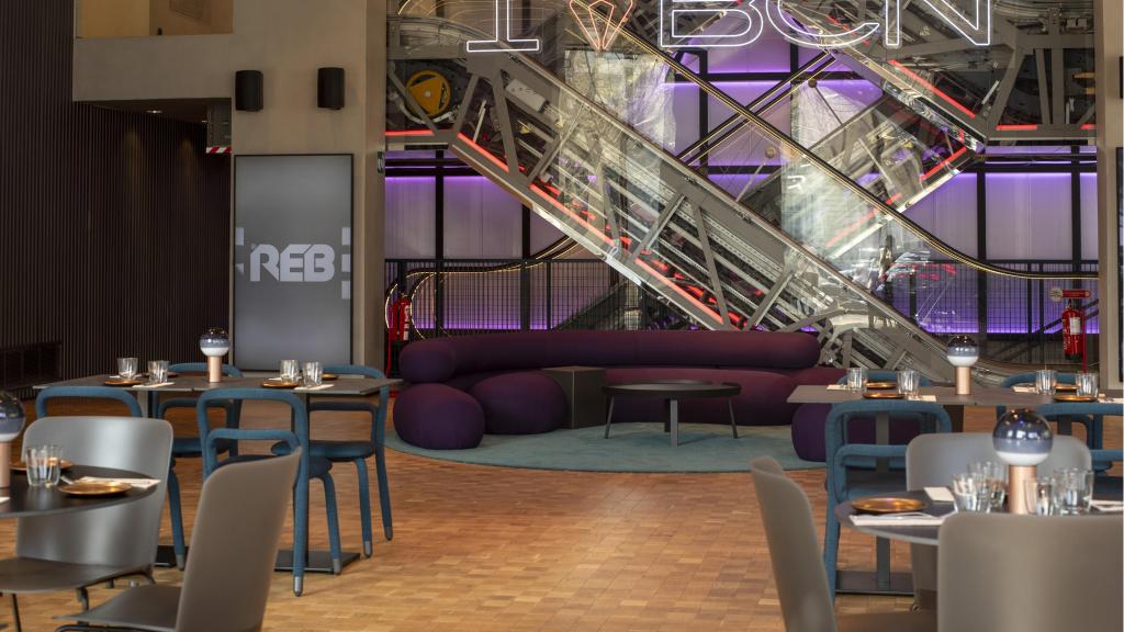 Mesas de Rev el Bar, el nuevo restaurante de Casa Seat