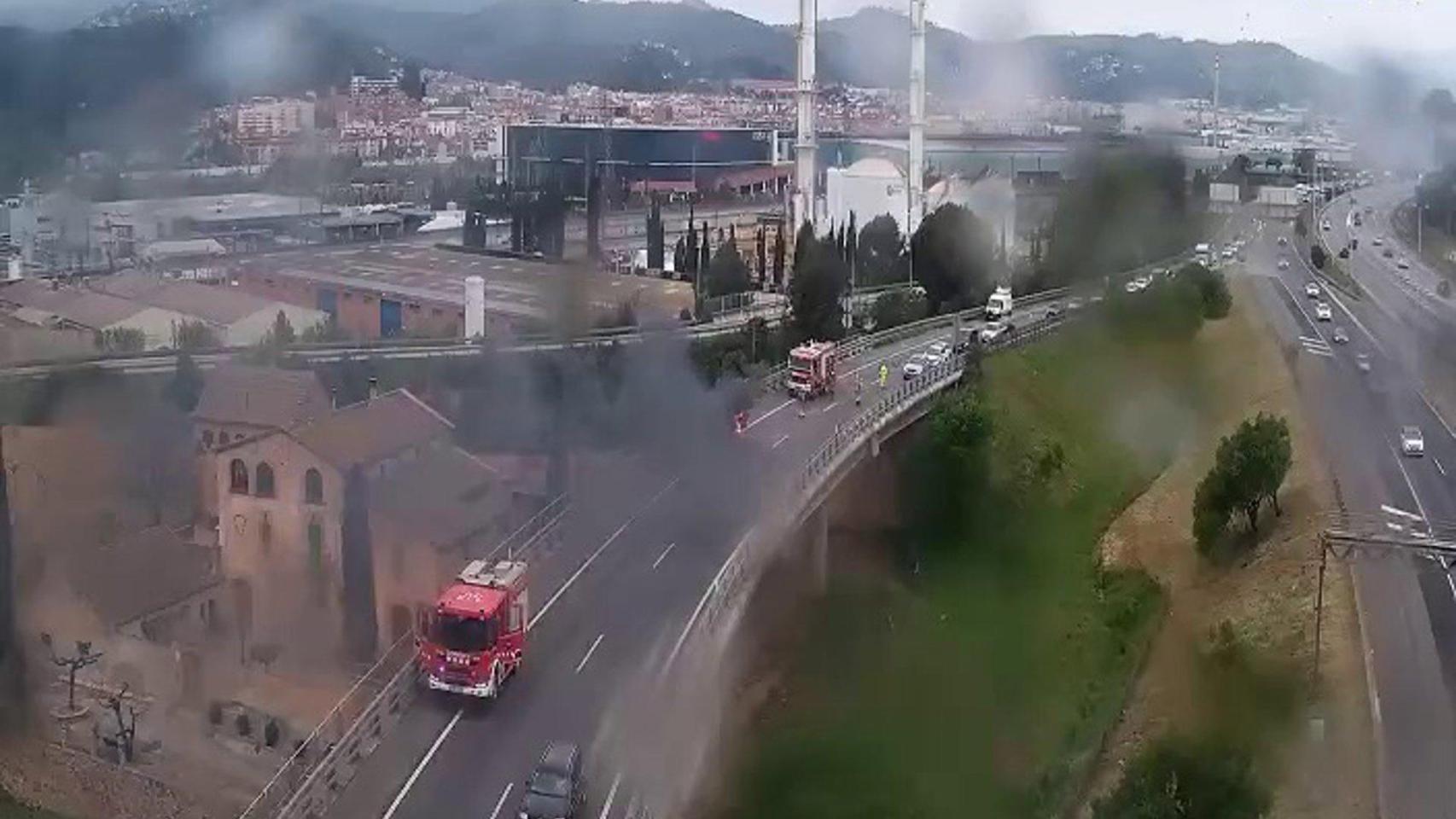 La AP-7 cortada a la altura de El Papiol (Barcelona)