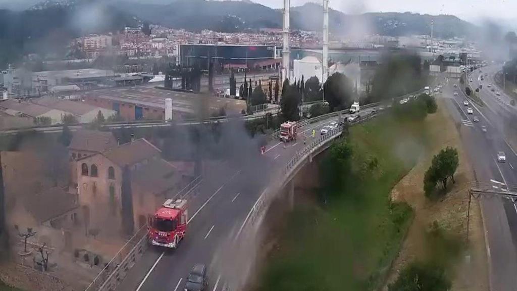 La AP-7 cortada a la altura de El Papiol (Barcelona)