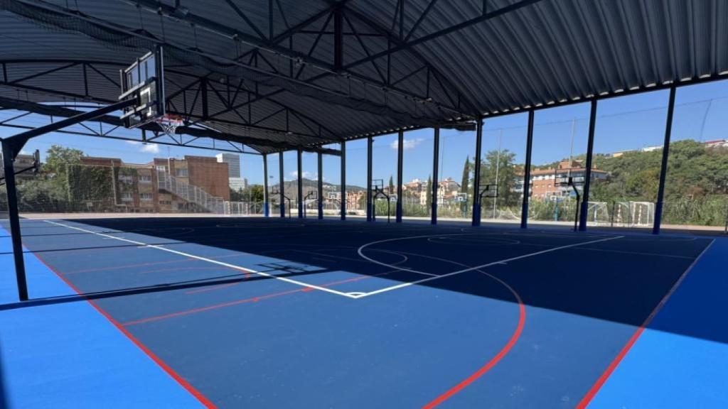 Polideportivo reconvertido Prat de la Riba en Santa Coloma