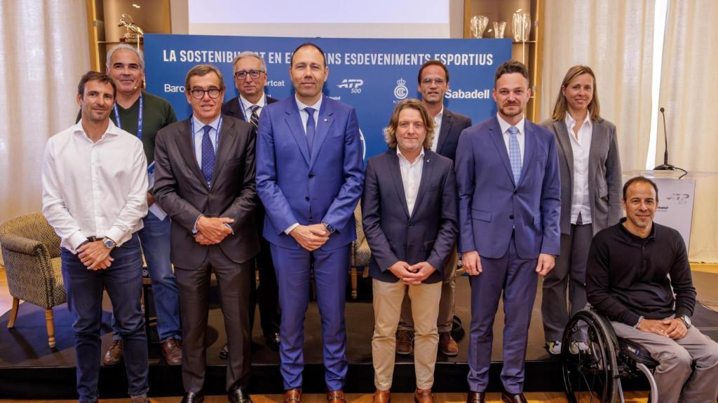 De izquierda a derecha, abajo: Tommy Robredo, Jordi Cambra, Berni Álvarez, David Escudé, Felipe Campos y José Coronado. De izquierda a derecha, arriba: Ignasi Cubiñà, José María Baldasano, Xavier Bernat y Núria Hernández.