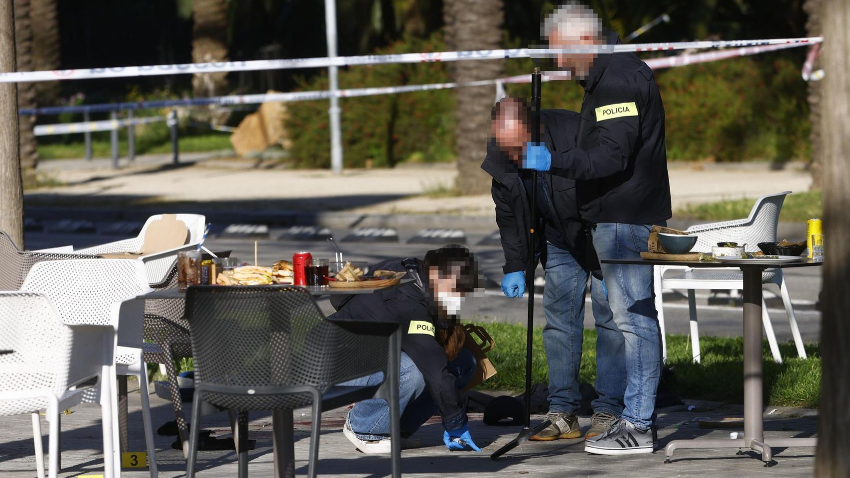 Agentes de los mossos en el paseo Taulat este martes