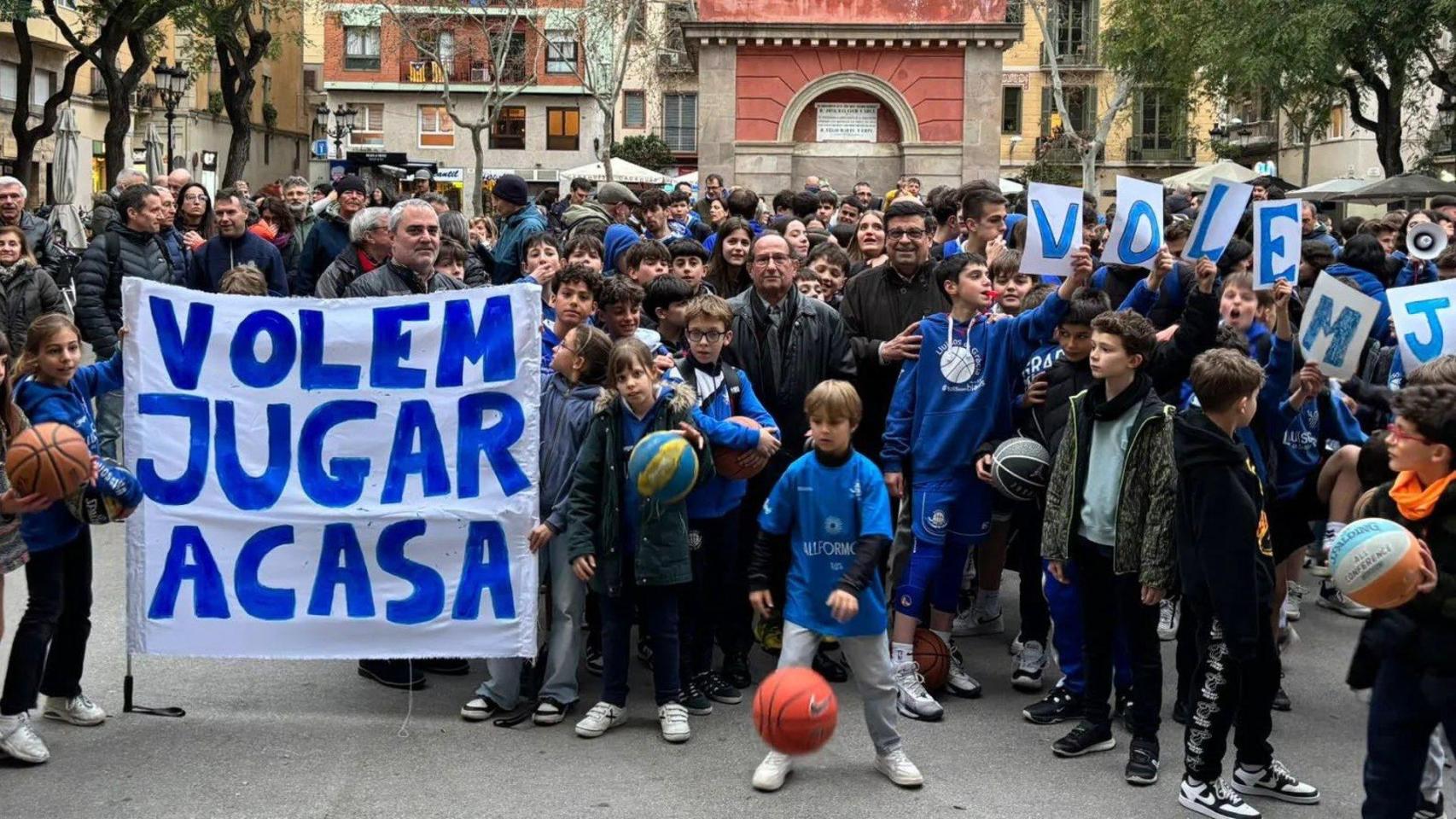 Participantes del proyecto 'Volem jugar a casa' de Lluïsos de Gràcia