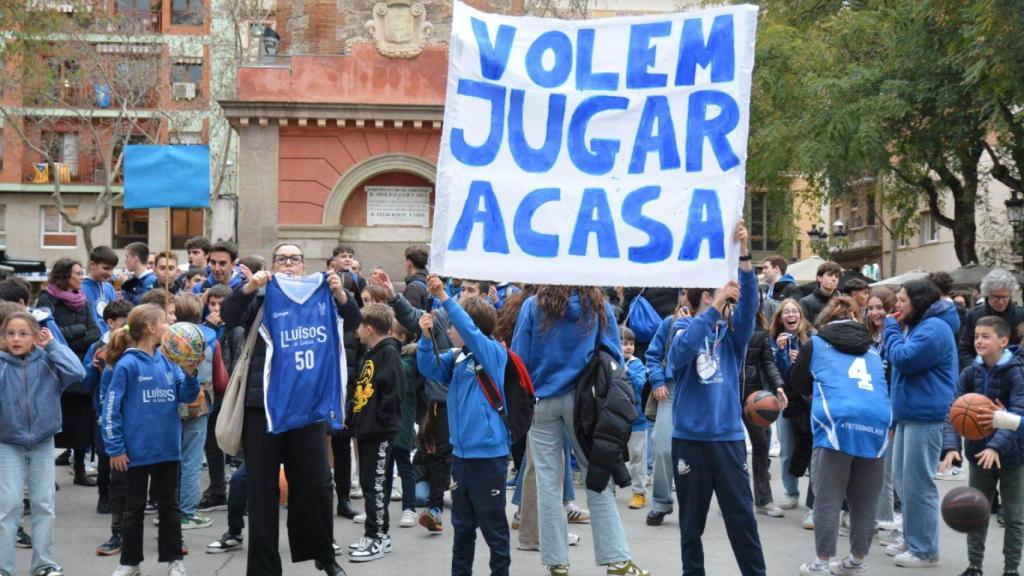 Participantes del proyecto 'Volem jugar a casa' de Lluïsos de Gràcia