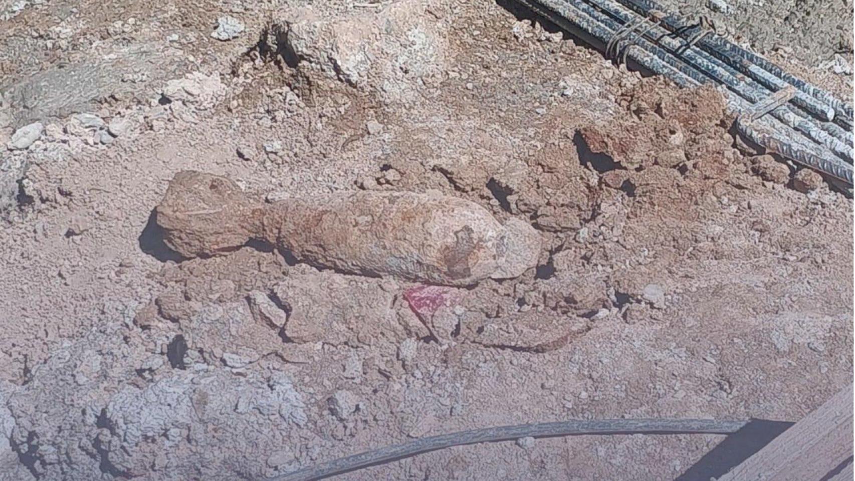 Aparece una granada de la Guerra Civil en Castelldefels