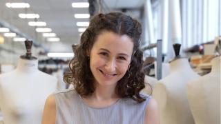 Tiziana Domínguez conquista la 080 Barcelona Fashion: "Hemos reinterpretado aquí 50 años de historia para vestir el presente"