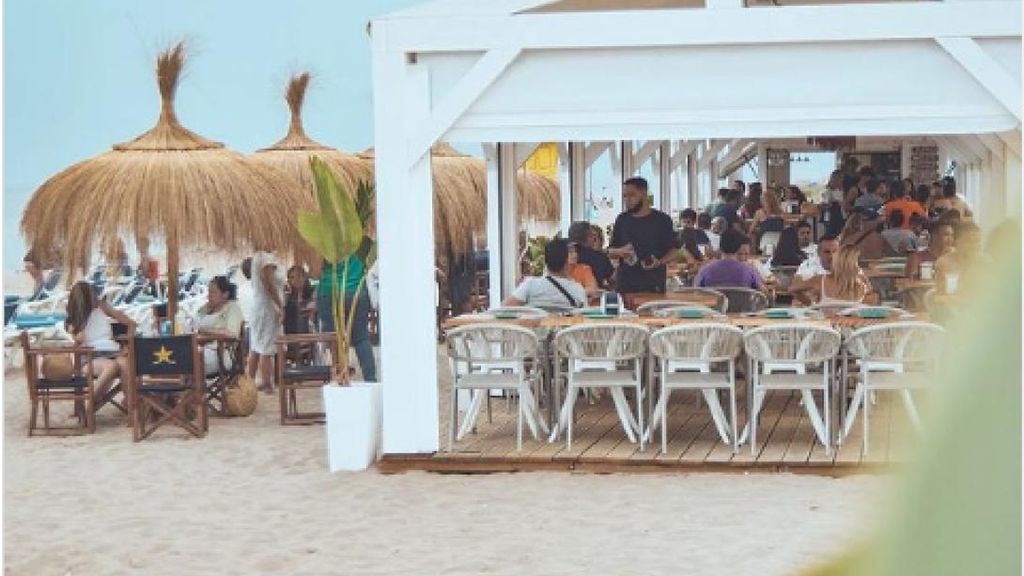 El chiringuito El Lobo de Mar en la playa de El Prat de Llobregat