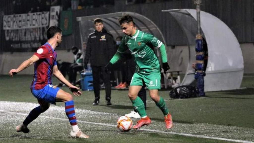 Un jugador de la UE Cornellà en una imatge d'arxiu