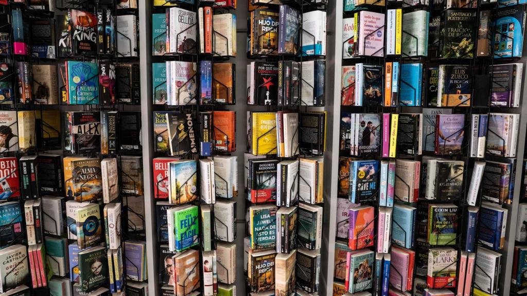 Libros de bolsillo de la Llibreria Carrer Major, en Santa Coloma de Gramenet