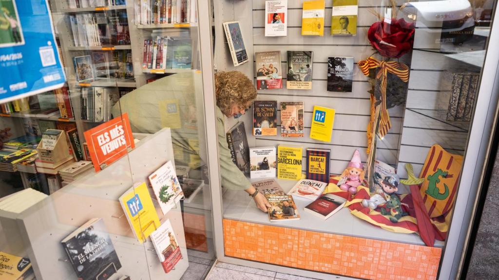 Escaparate de la Llibreria Carrer Major, en Santa Coloma de Gramenet