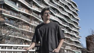 Javier Gil, sociólogo: “Necesitamos expulsar a los grandes especuladores de Barcelona para que emerjan actores que traten la vivienda como un derecho”