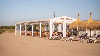 El popular xiringuito 'Deseo Beach' s'acomiada de la platja d'El Prat: 