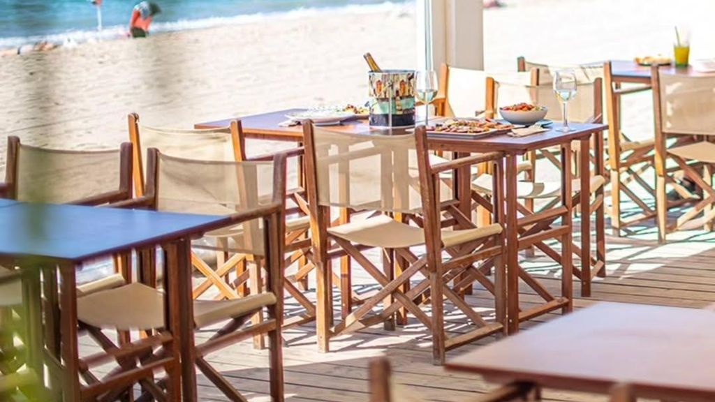 La terrassa del xiringuito El Deseo Beach d'El Prat