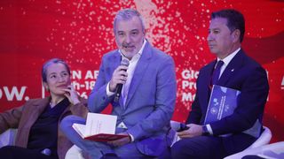 Collboni lidera el pacte d'alcaldes i centra l'agenda urbana en l'emergència habitacional