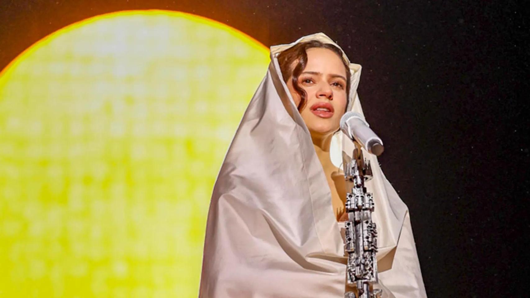 Rosalía durante el concierto de Lux en Barcelona