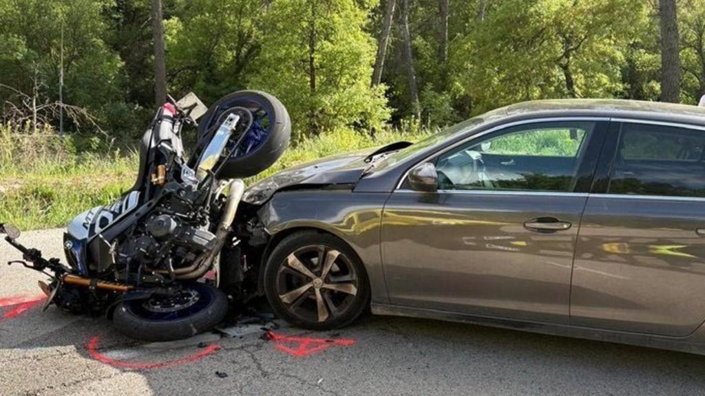 Accidente entre un coche yu una moto en Fonollosa
