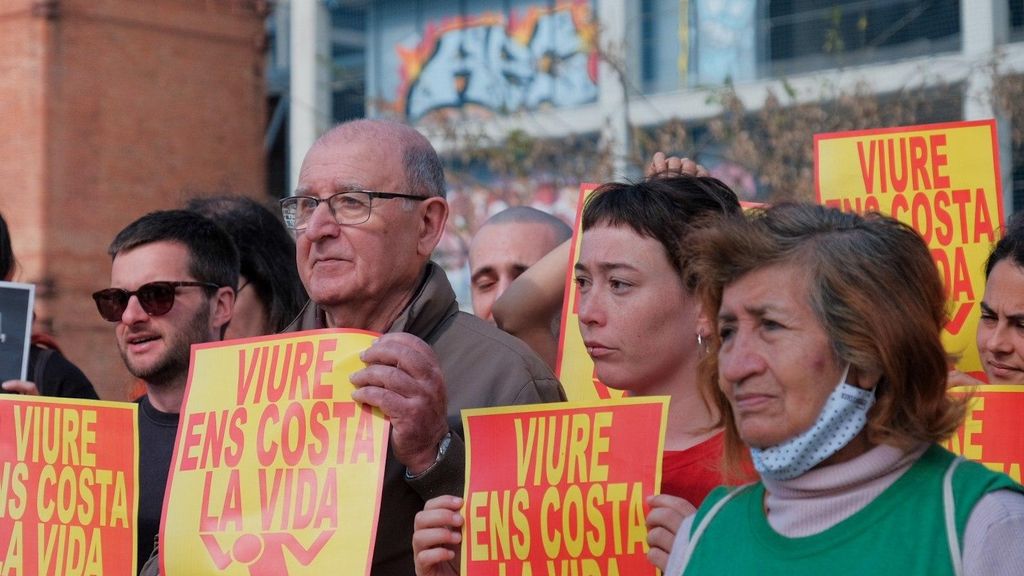 Representants de les organitzacions que componen la Plataforma 'Casa i Feina Dignes'