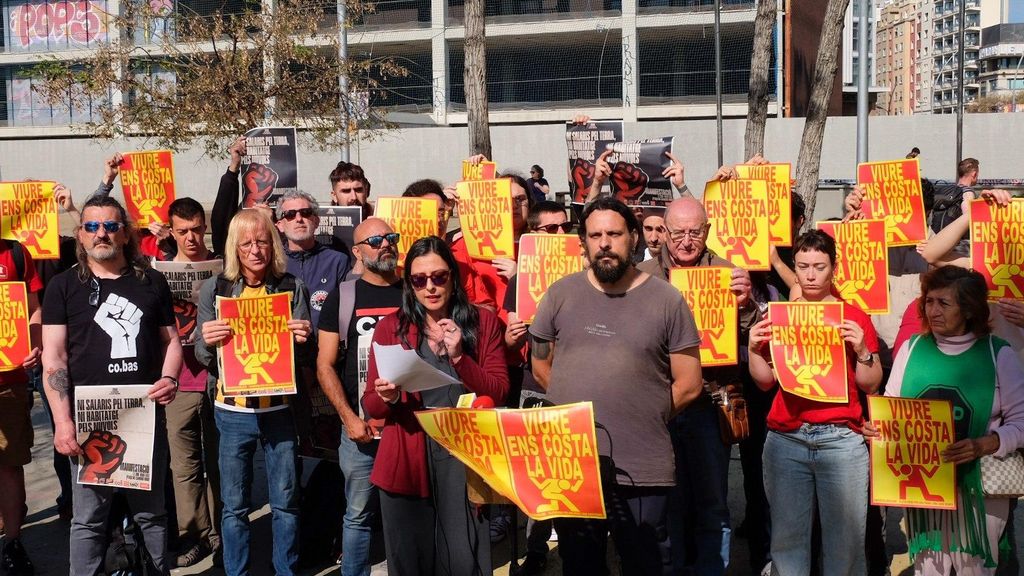 Presentación de la Plataforma 'Casa i Feina Dignes' en Barcelona
