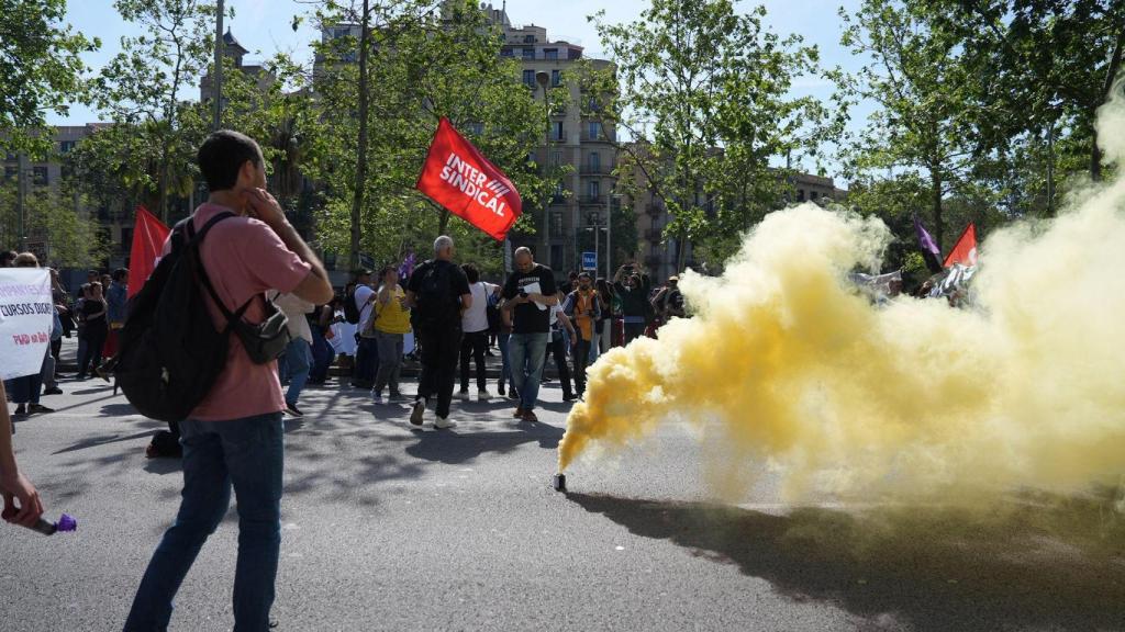 Trabajadores del Ayuntamiento de Barcelona se manifiestan este martes, 21 de abril de 2026