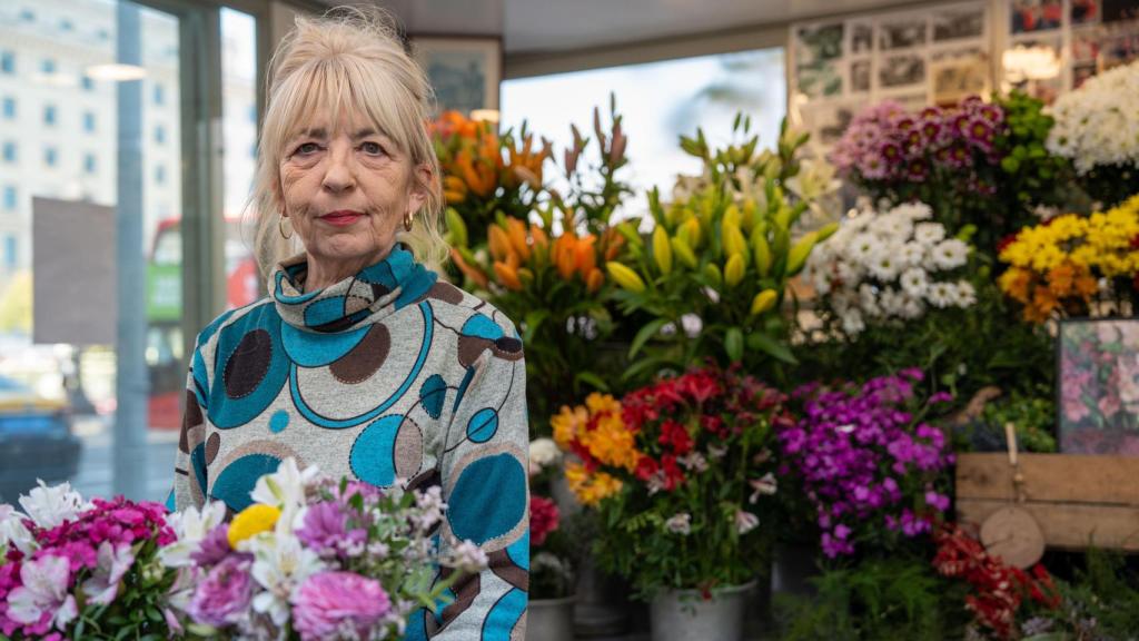 Quiosco de flores 'Carolina' en Plaza Catalunya por las obras de La Rambla