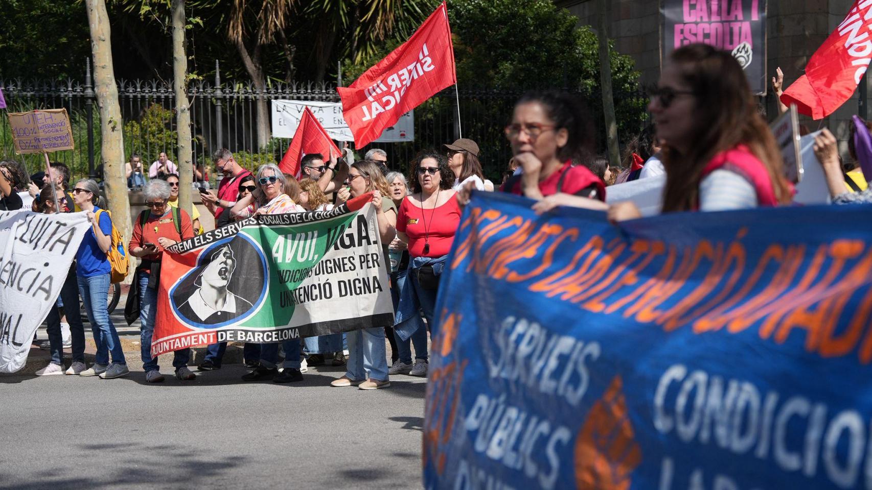 Trabajadores del Ayuntamiento de Barcelona se manifiestan este martes, 21 de abril de 2026
