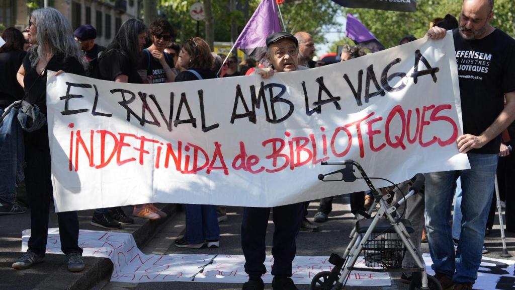 Treballadors de l'Ajuntament de Barcelona es manifesten aquest dimarts, 21 d'abril de 2026