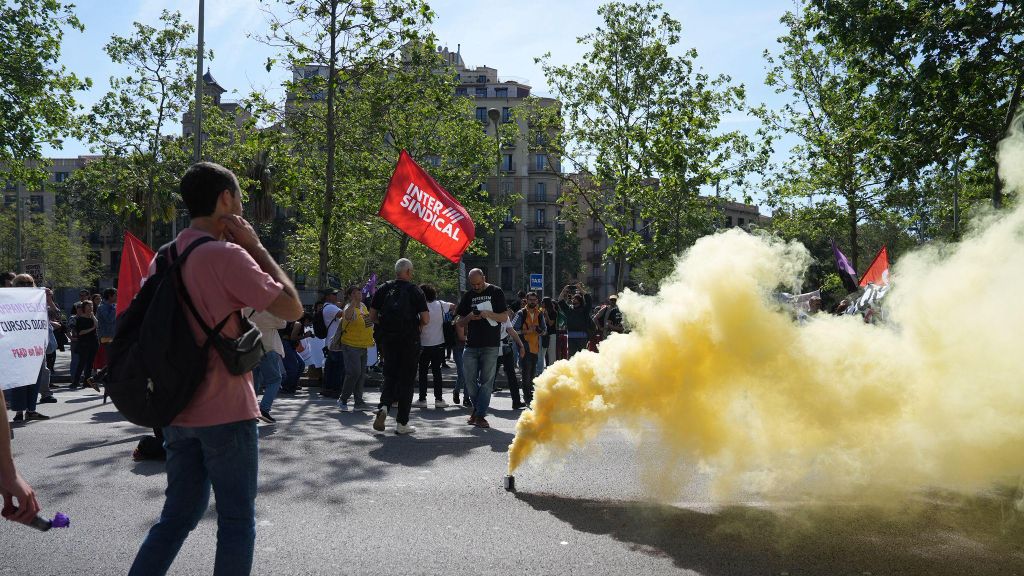 Treballadors de l'Ajuntament de Barcelona es manifesten aquest dimarts, 21 d'abril de 2026