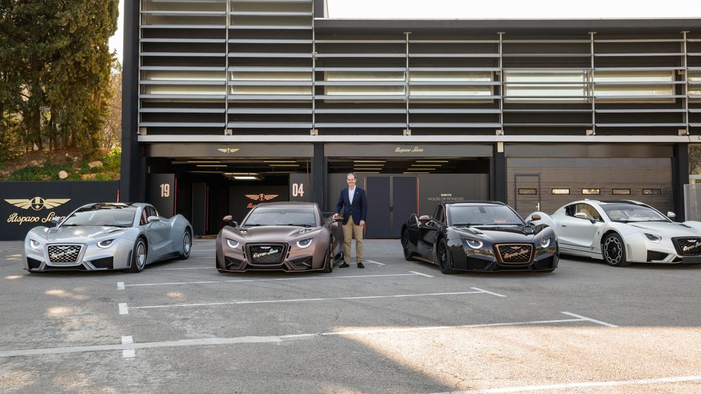 Luis Pérez-Sala, Driver Ambassador d'Hispano Suiza juntament amb diversos cotxes
