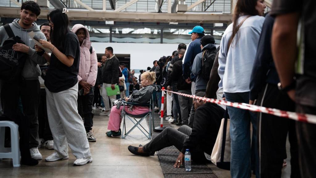 Colas en el proceso de regularización de inmigrantes 