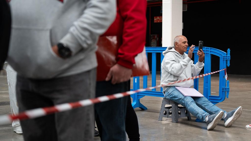 Segona jornada de la regularització d'immigrants a L'Hospitalet