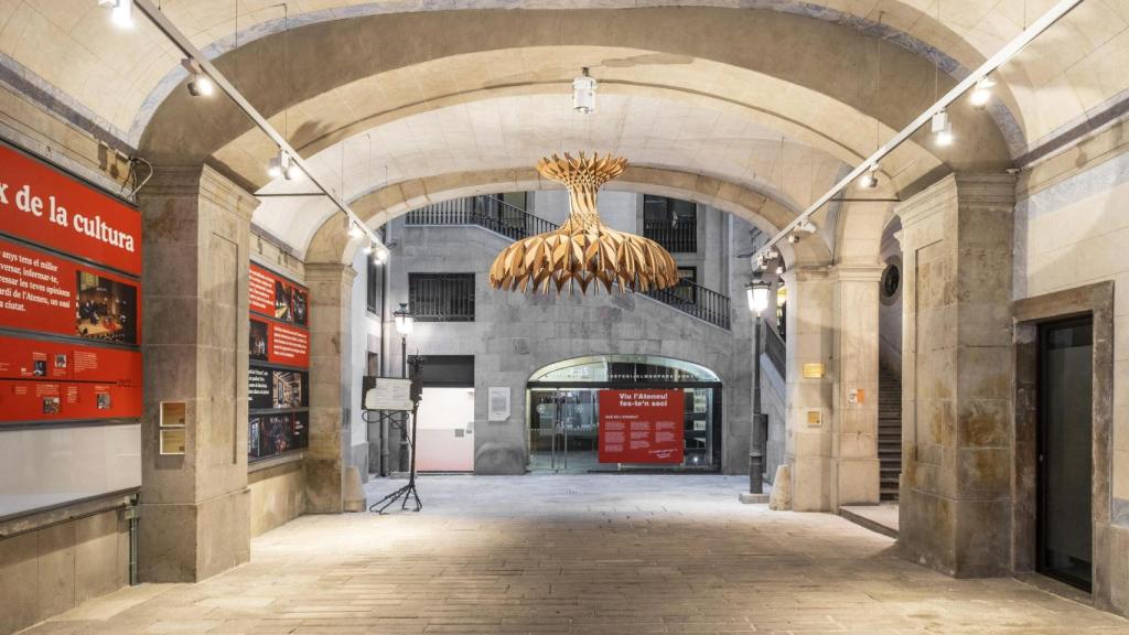 Entrada de carruatges de l'Ateneu Barcelonès