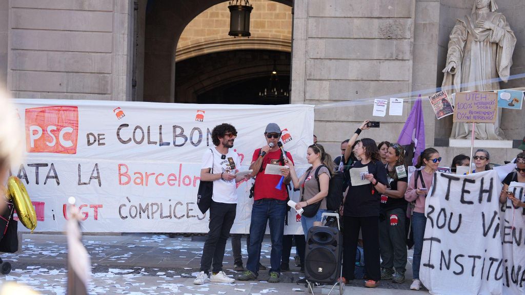 Treballadors municipals Barcelona, concentrats davant de l'Ajuntament