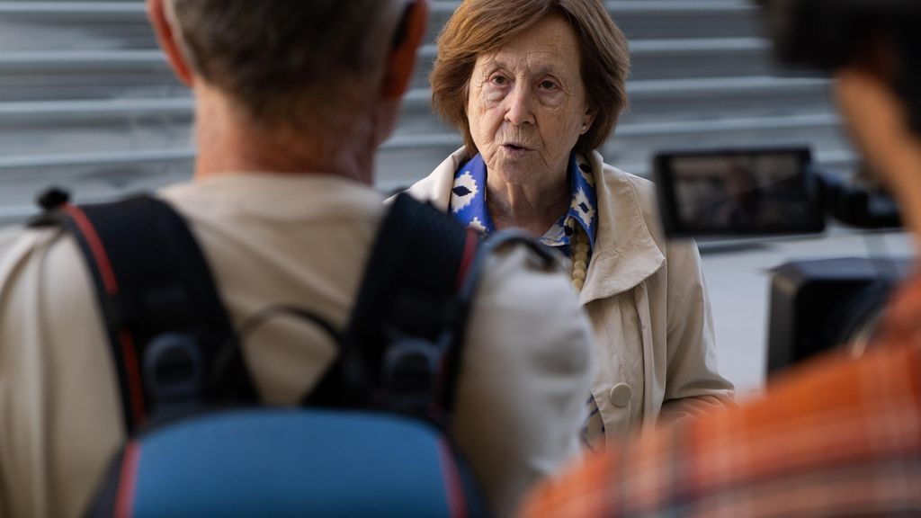 Presidenta d'Hàbitat3, Carme Trilla, en una visita a la promoció de pisos de lloguer social a l'Illa Sibèria del Poblenou de Barcelona