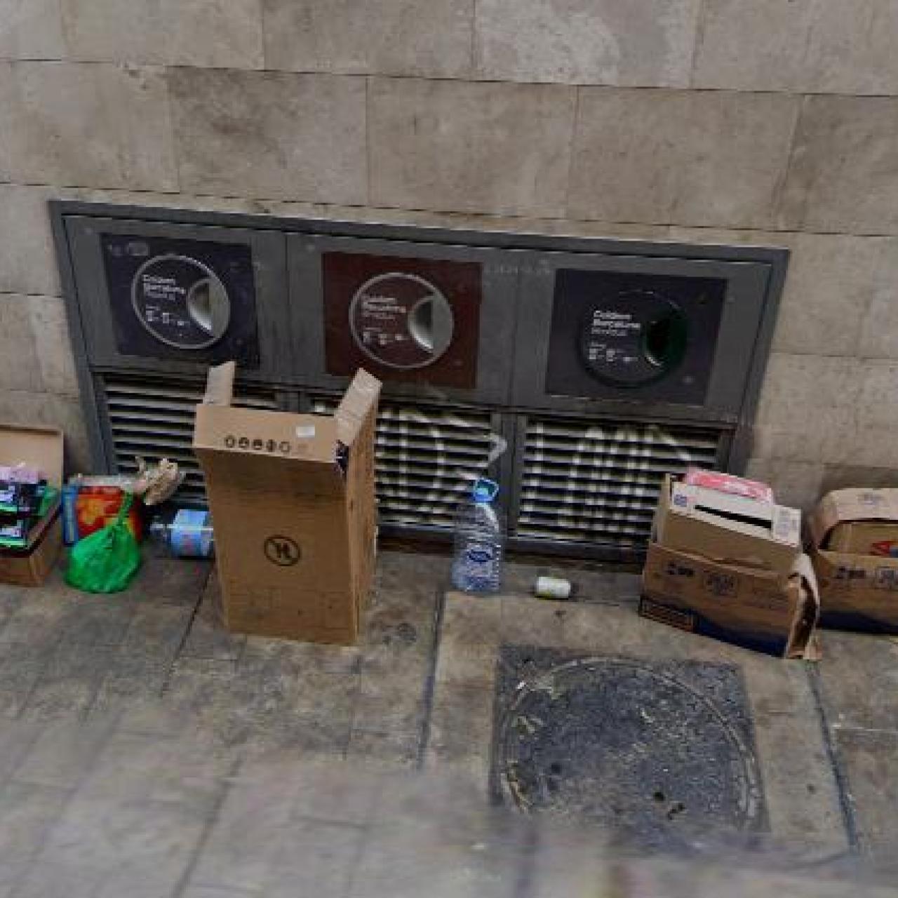 Contenedores de la calle de l'Est