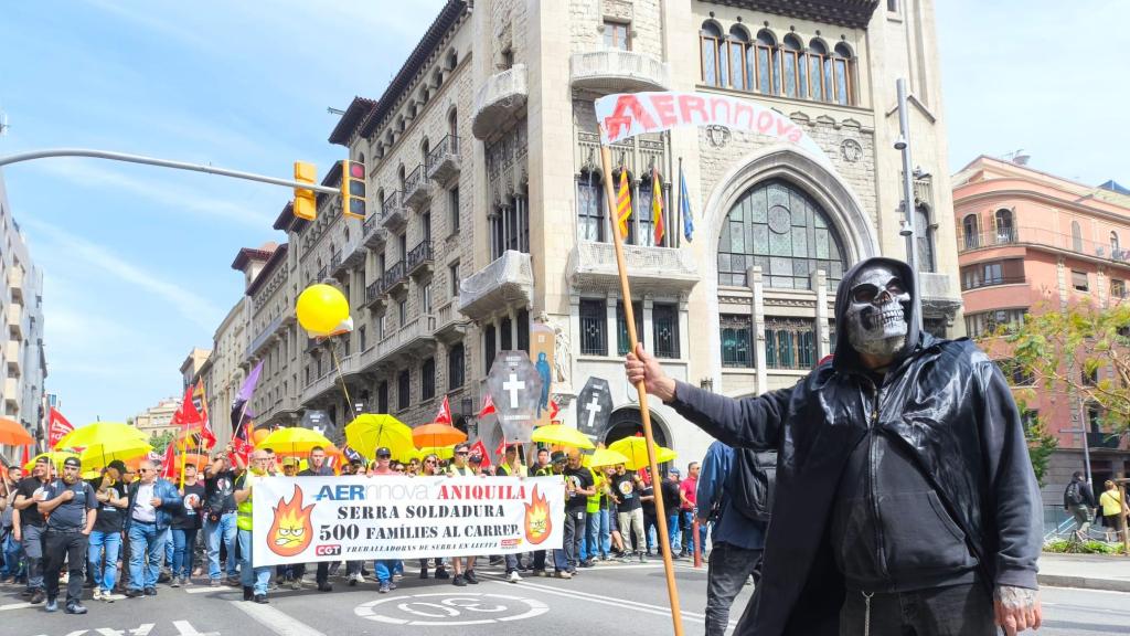 La plantilla de Serra Soldadura durante una manifestación en Barcelona